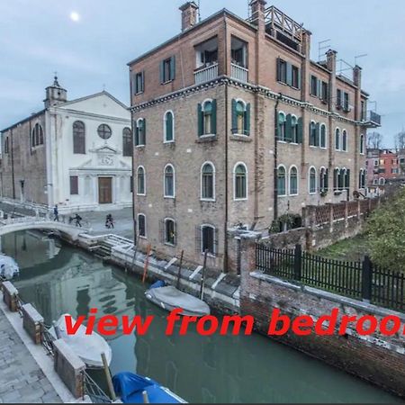 Susy Biennale Apartment - Canal View And Garden Venesia Bagian luar foto